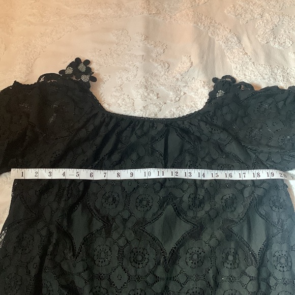 Dis Moi, stunning black Italian lace cold shoulder top, L-XL - Picture 7 of 11